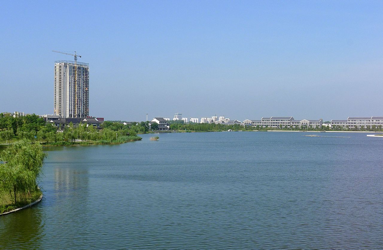  p data-id="gnwyb1oeah">双湖公园位于建湖县 a target="_blank"