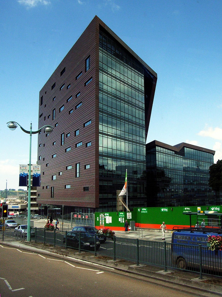 普利茅斯大学