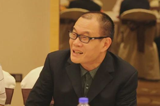  p data-id="gnbqnitge7">梁志斌是东莞新世纪房地产公司董事长.