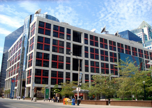 也是加拿大的英语电视台,为全国公营电视网络,由加拿大广播公司所拥有