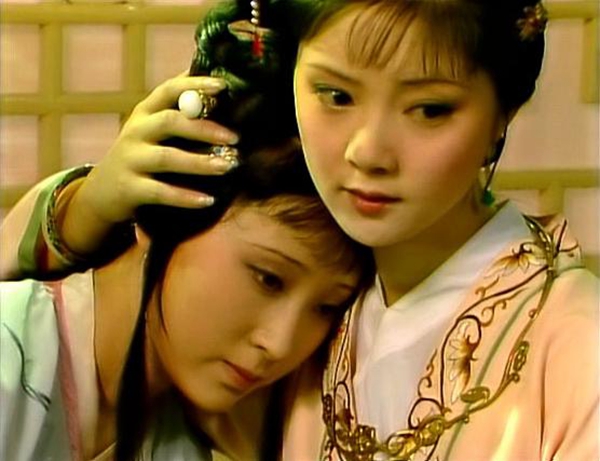 林黛玉和薛宝钗，究竟谁才是红楼梦第一女主？_百科TA说
