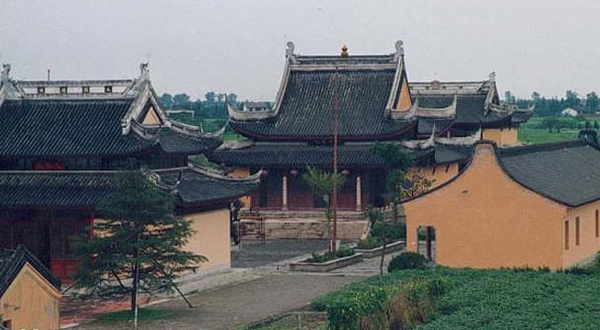  p>广福禅寺,始建于唐贞观年间,位于江苏省海安市城东北郊的明道村.