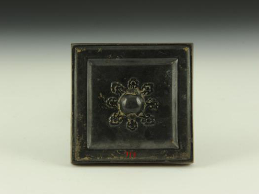 唐宝相花纹钮座方形铜镜