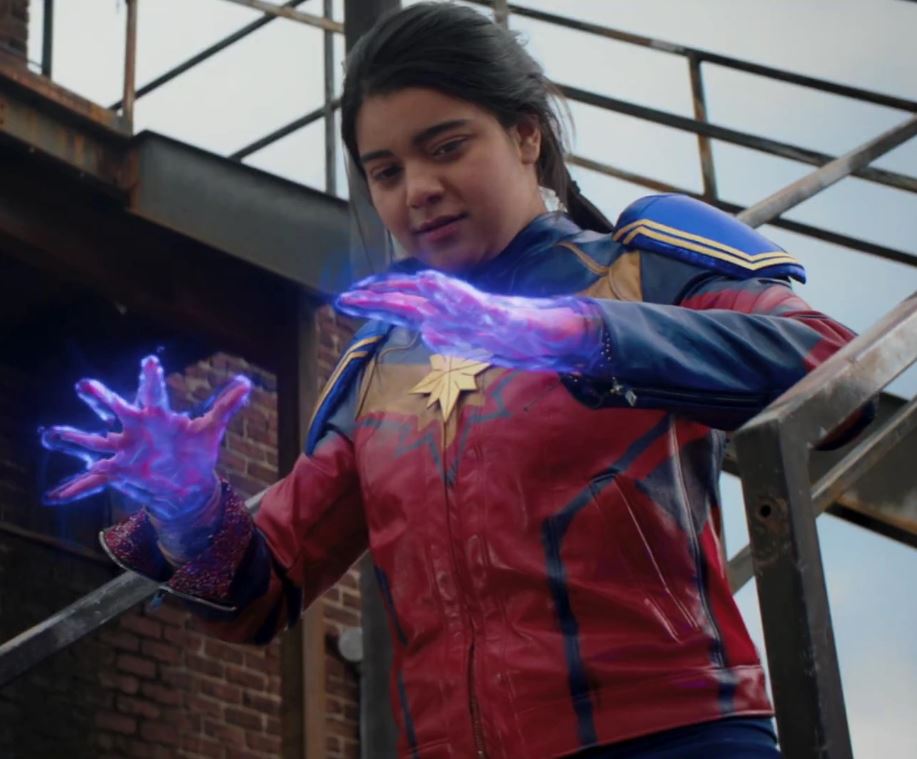 女,(kamala khan)即 a target="_blank" href="/item/惊奇女士