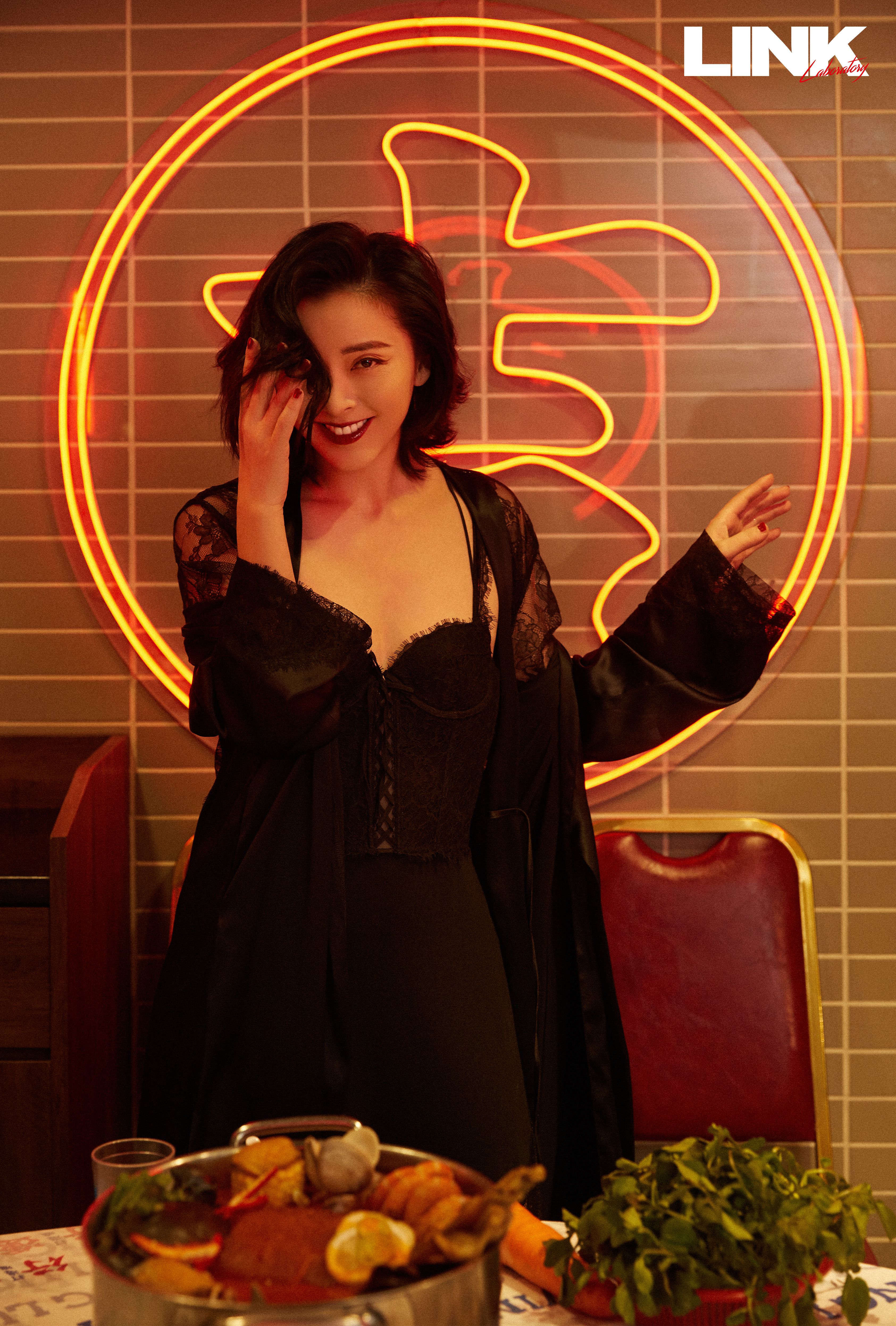  p>黄小蕾,1981年5月18日出生于重庆市万州区,中国内地女演员,主持人.