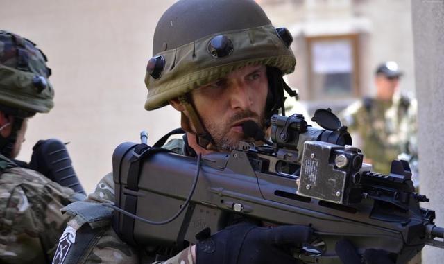 fn f2000突击步枪