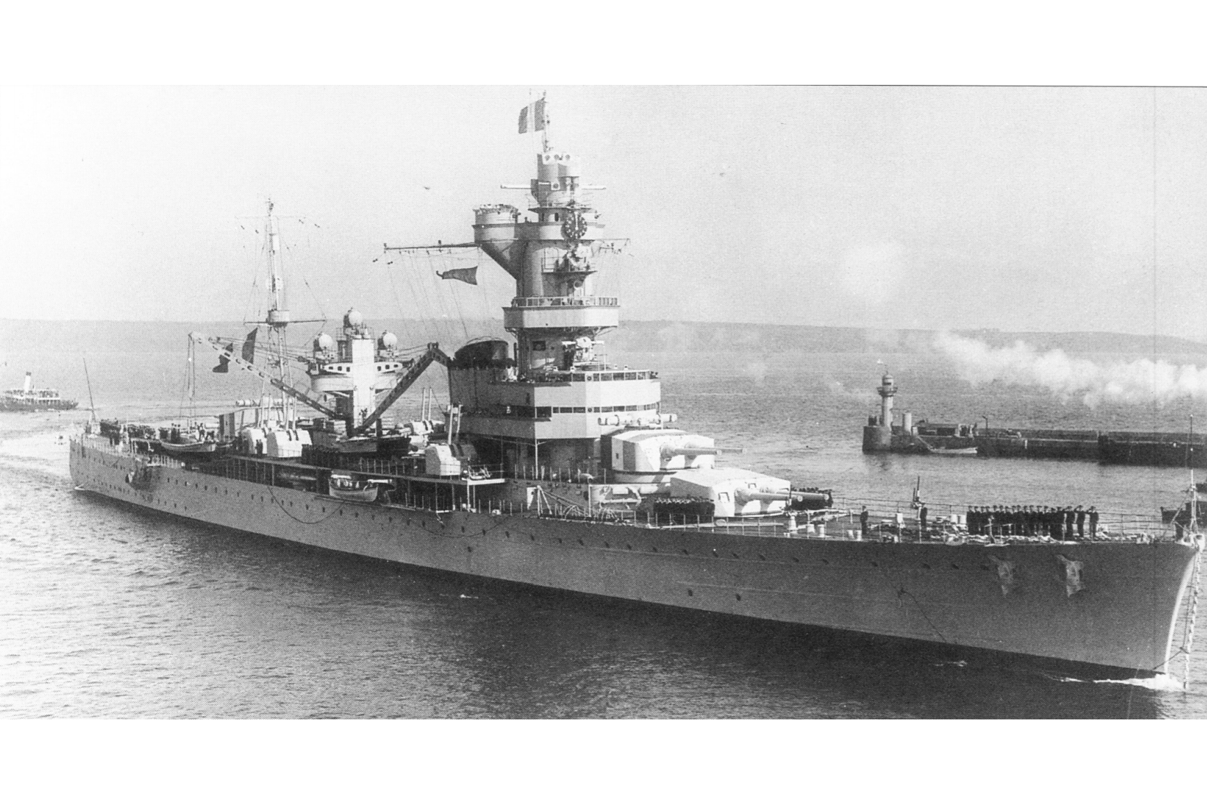 阿尔及利亚号重巡洋舰