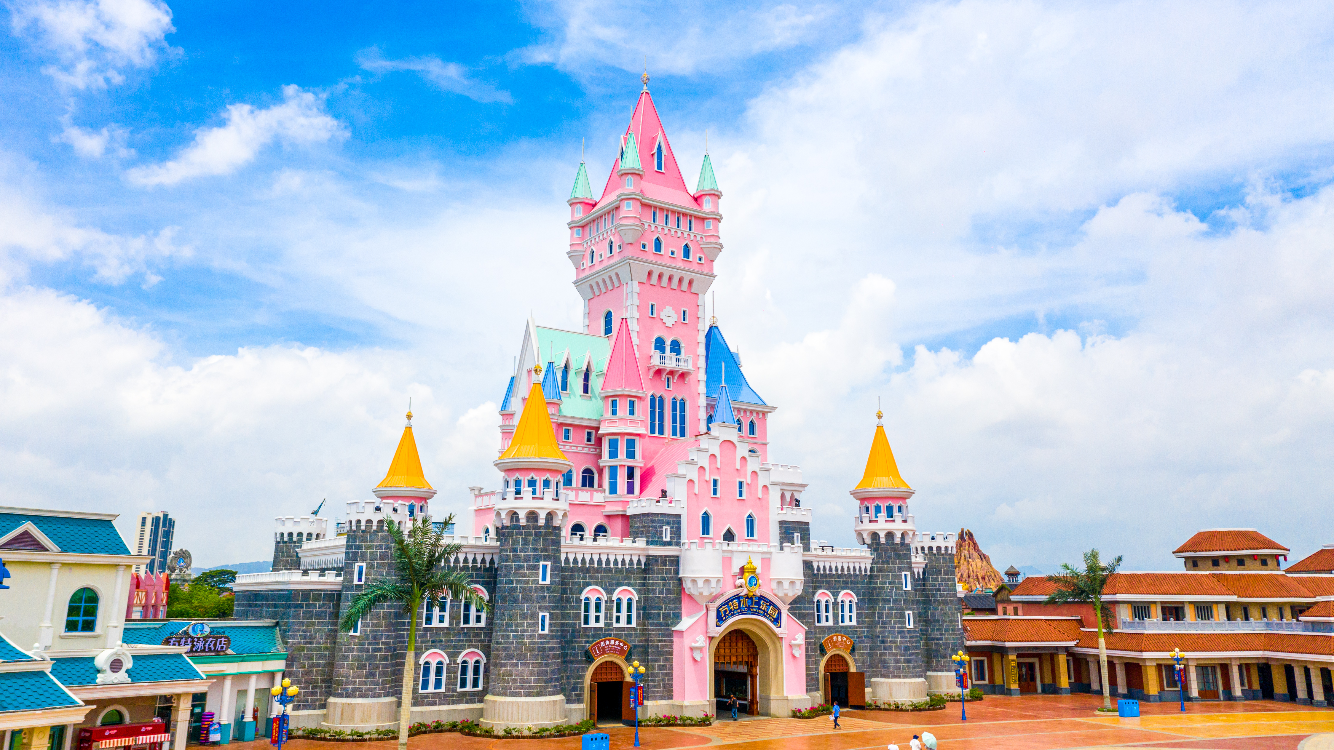 方特旅游度假区是一个包含主题乐园,主题演艺,度假酒店等相关配套设施