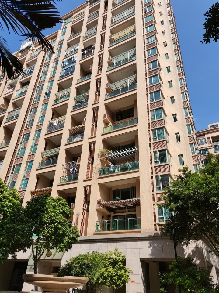  p>公园大地九期位于深圳市龙岗区龙岗中心城,由深圳市鸿荣源房地产