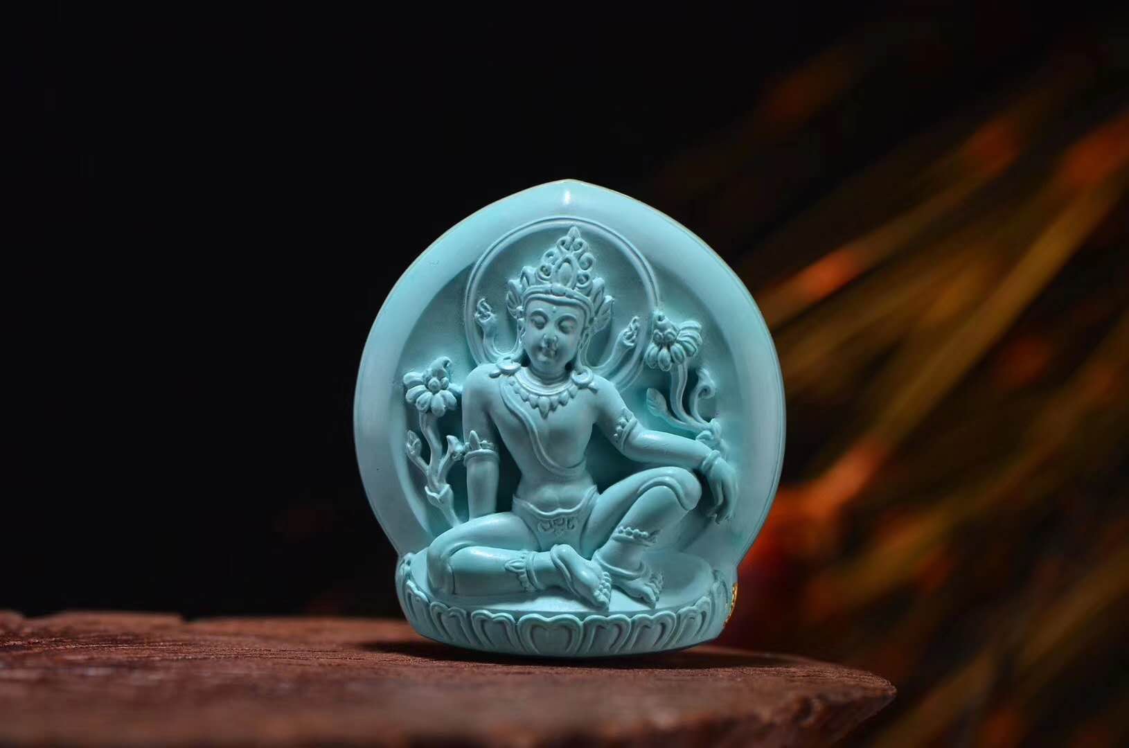 周鹏举,男,中国籍,汉族,出生于河南省新密市,中华玉雕工艺师,轻工