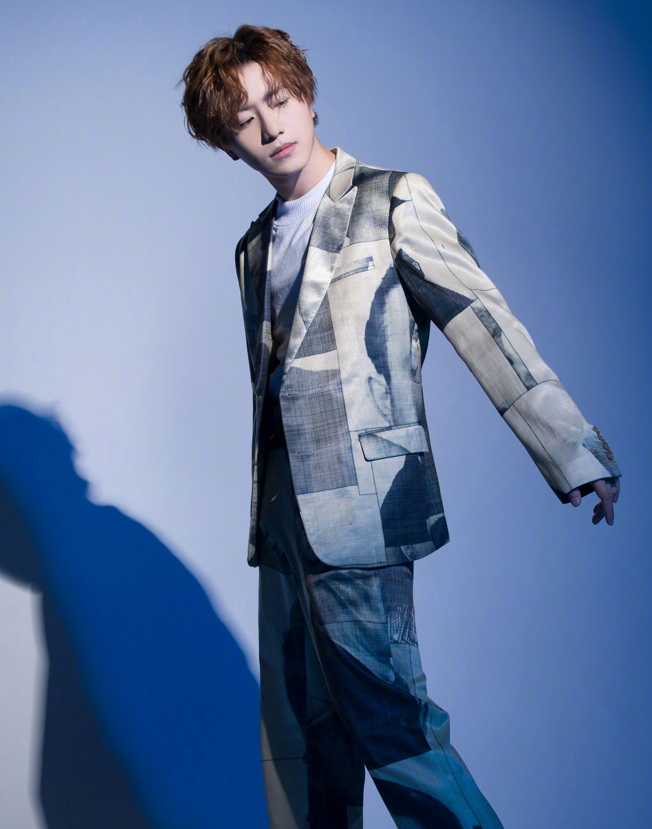  p data-id="gnbrxt40bd">伯远,本名汤浩,1993年2月11日出生于贵州省