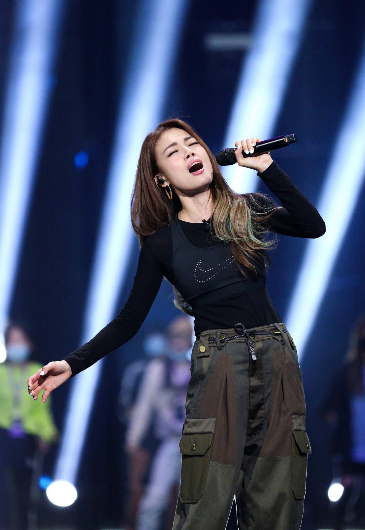 是内蒙古文化音像出版社出版的的音像制品,演唱者是容祖儿