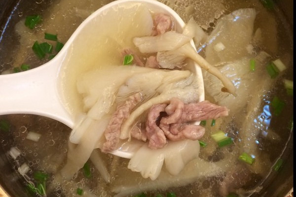 蘑菇肉片汤