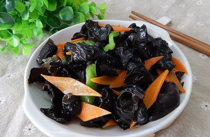 呛炒野生木耳