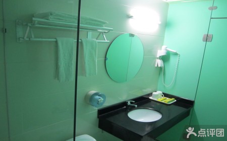 服装批发等市场,力求让顾客享受到商务,购物,休闲和娱乐等方面的便捷