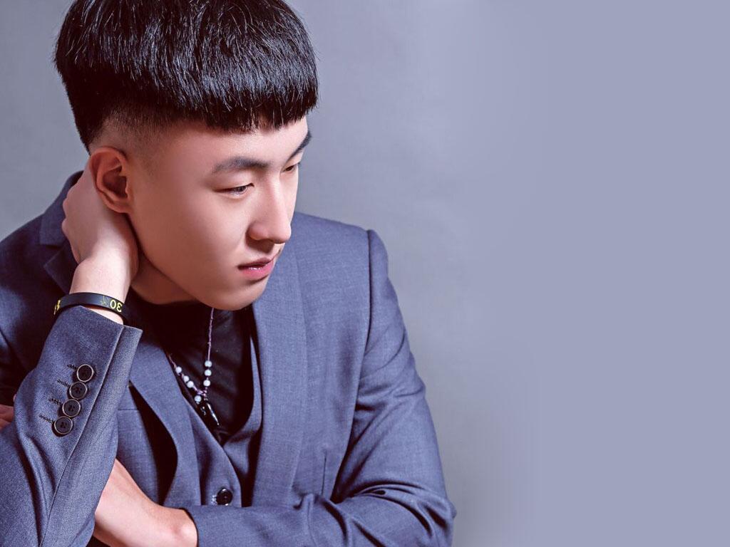  p>《路》是mc楚新的一首原创歌曲.