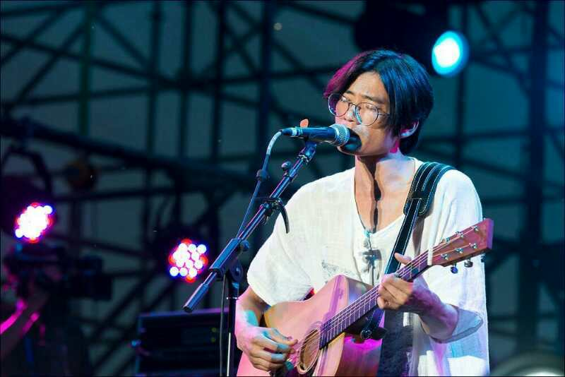  p>茶季杨,籍贯云南大理,彝族人,新民谣代表. /p>