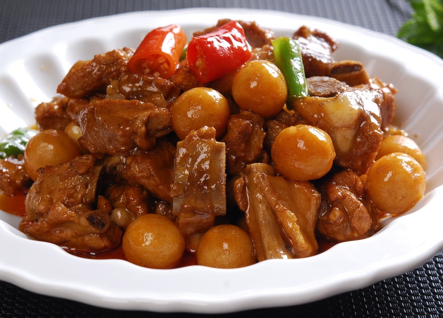 鸽蛋土豆焖排骨