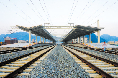 绅坊站 /b>( i>shenfang railway station /i>),中国浙江省温州市乐清