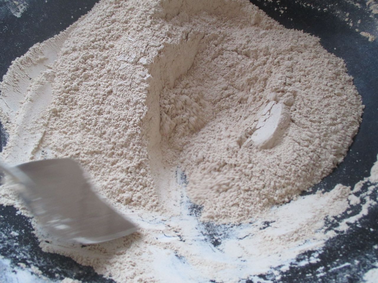  p data-id="t9dmjbbwas0z">炒小麦粉是一道以小麦面粉为主料制作而成