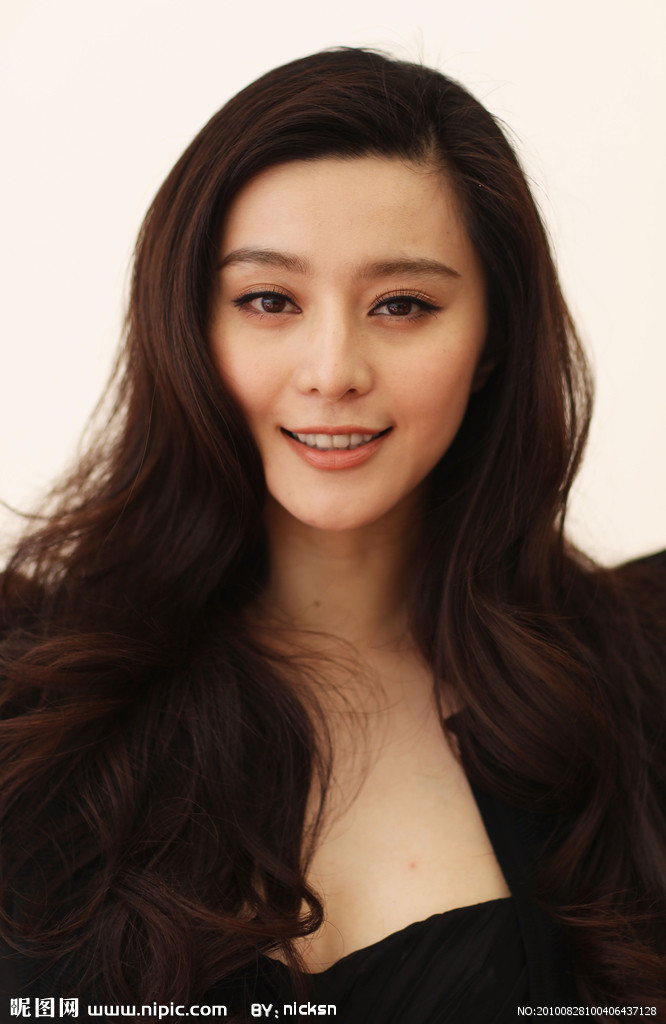  p>范冰冰,1981年9月16日出生于山东青岛,华语影视女演员,制片人,歌手