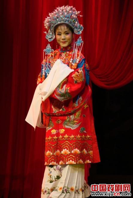  p>仝婷,女, a target="_blank" href="/item/黄梅戏/2677" data