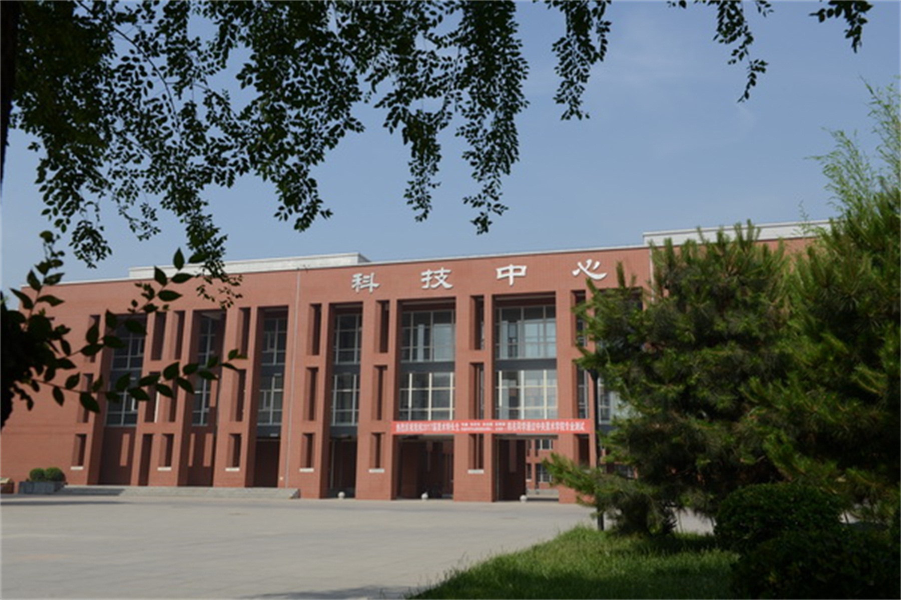 河北正定中学东校区