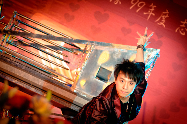  p>黄俊杰是台湾魔术界小有名气的年轻魔术师之一,擅长舞台魔术,手法