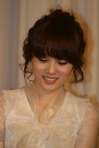  p>李秀英,1979年4月12日出生于首尔,韩国民谣女歌手.