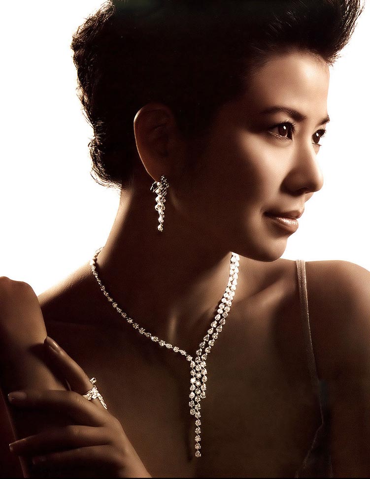  p>钟楚红(cherie chung ),1960年2月16日出生于中国香港,祖籍广东省