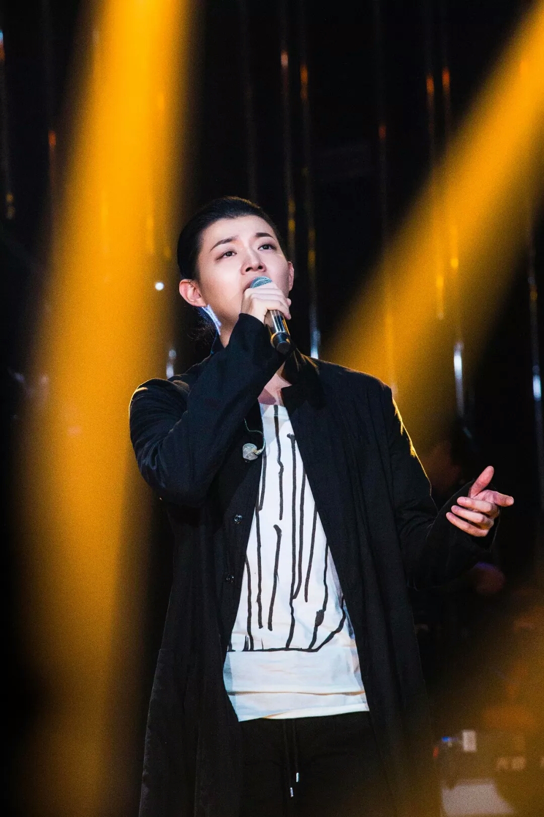  p>霍尊,1990年9月18日出生于上海,中国内地男歌手,音乐人,毕业于 a