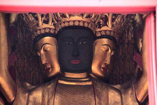  p data-id="gnvhi9xlsu">泸州方山旅游区云峰寺的黑脸观音雕像,是