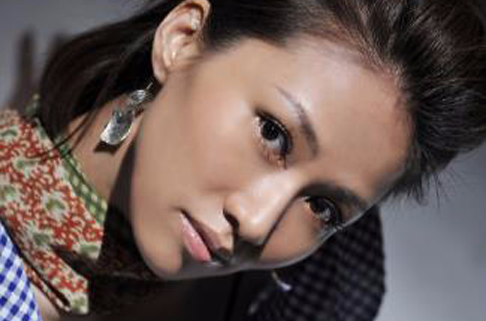  p>《真的有点真了》是歌手黄琦雯2006年发行的同名专辑《黄琦雯》中