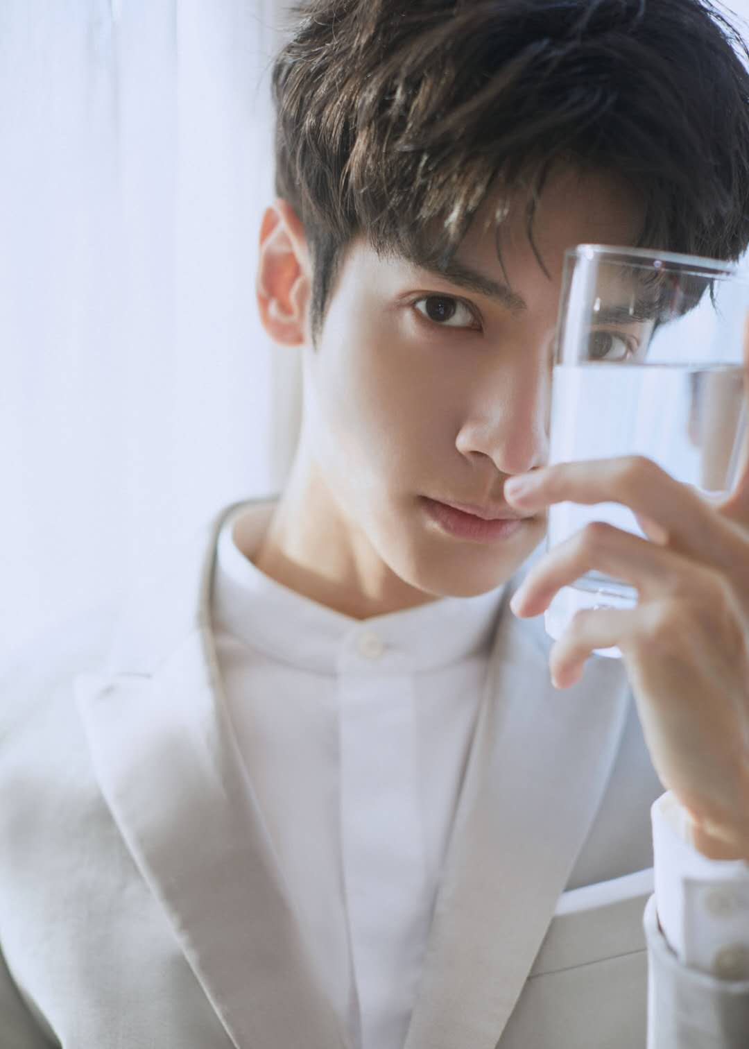  p>罗云熙(leo),1988年7月28日出生于四川省成都市,中国内地男歌手