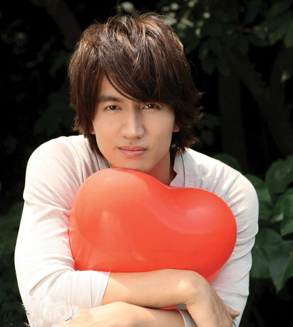  p>言承旭(jerry yan),本名廖洋震,1977年1月1日出生于台湾省桃园市