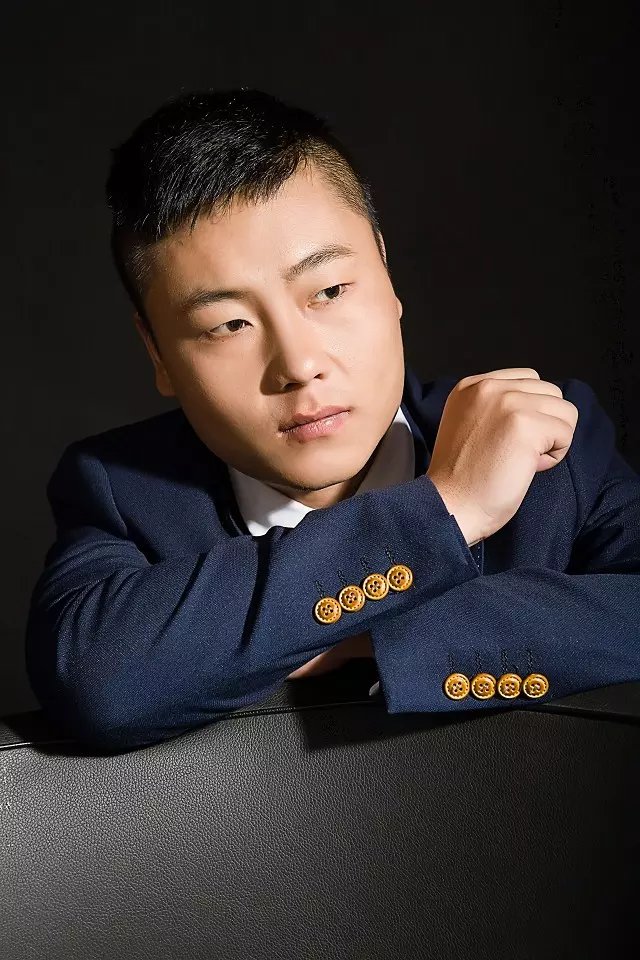  p>张永康,1990年1月15日出生于甘肃省平凉市,中国内地影视男演员