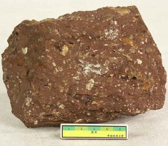  p>石英粗面岩(quartz trachyte)是一种斑晶为 a target="_blank"