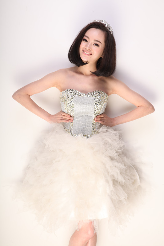  p>李善玉,出生于吉林省,毕业于北京现代音乐学院,中国内地女演员.