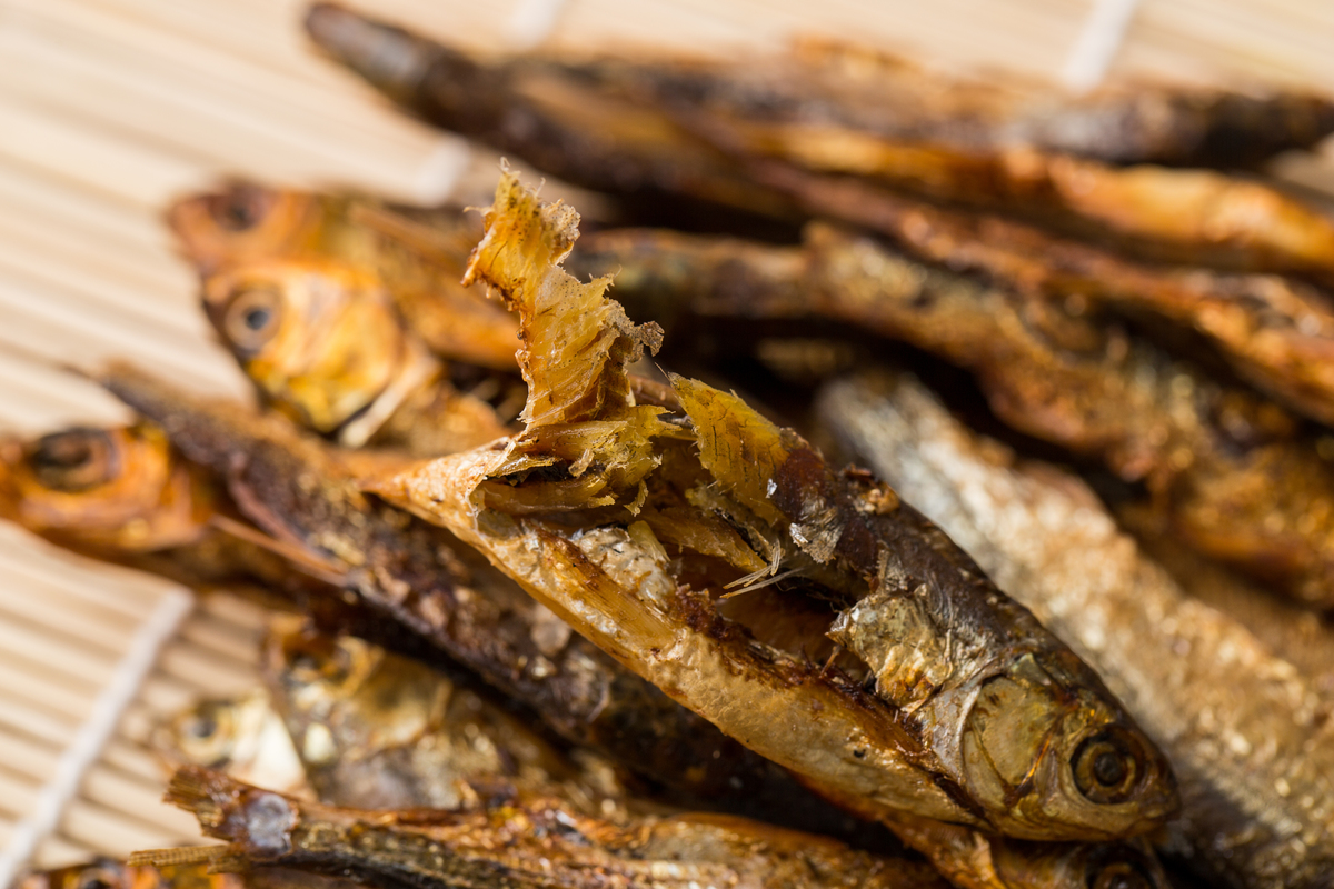  p>鱼干是指将新鲜鱼类经充分晒干而成.