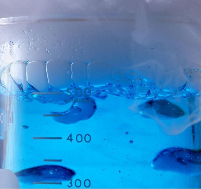  p>液态氧(常用缩写lox或lo sub>   /sub>表示)是 a target="_blank"