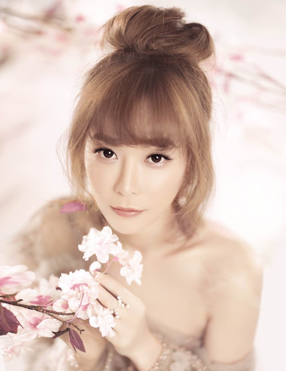  p>林西娅,1992年出生于书香世家,时尚型女歌手,在韩国以练习生组合