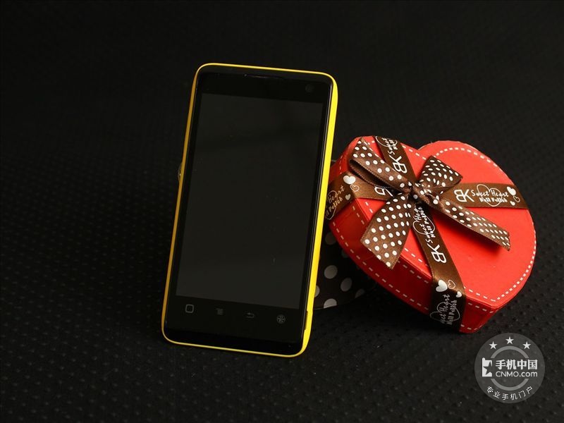  p>天语w806是一款有着艳丽的黄色后盖的精美时尚手机,因此得名为"大