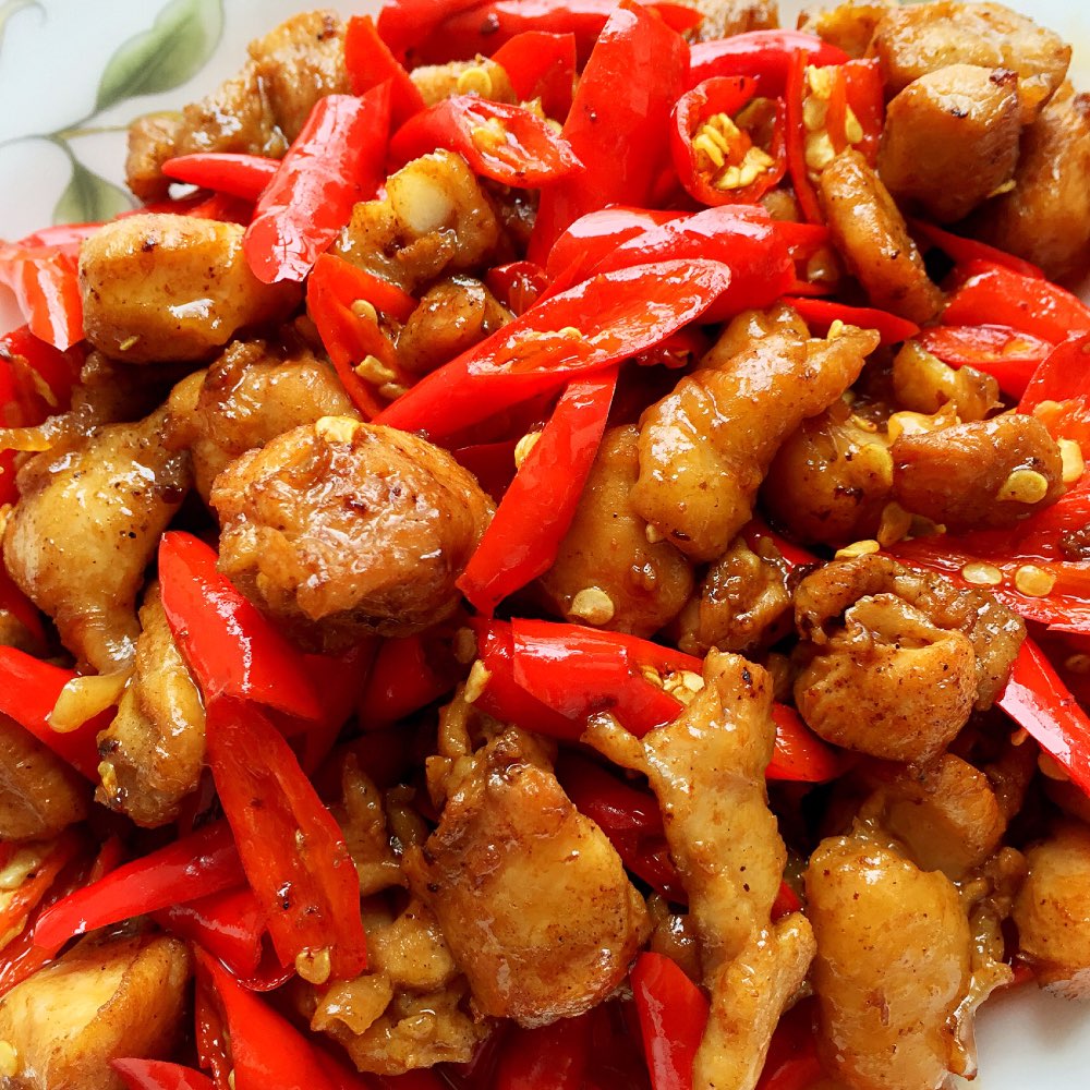  p>辣子鸡丁,特色传统菜肴,属 a target="_blank" href="/item/川菜