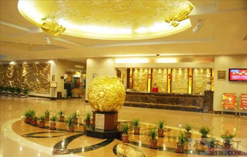  p>扬州京江大酒店是江都第一家四星级酒店,京沪,宁通,淮江高速公路