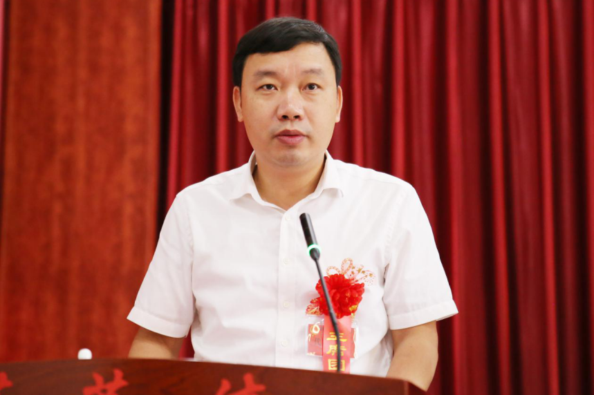  p>杨南山,男,汉族,安溪县 a target="_blank" href="/item/感德镇