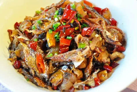 辣椒炒火焙鱼