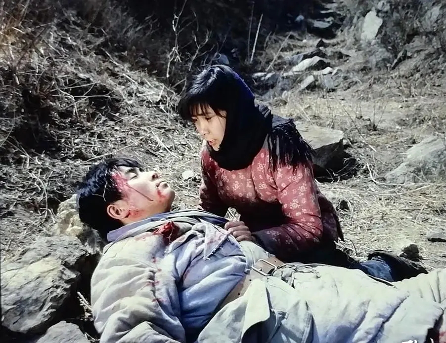 《蓝色的花》是由 a target="_blank" href="/item/北京电影制片厂