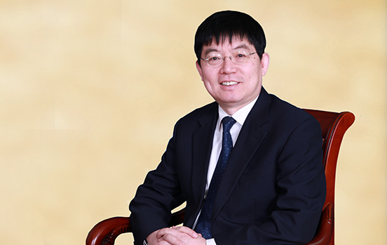  p data-id="gnby3d14vx">李卫,男,1957年12月出生于北京,原籍河南省 