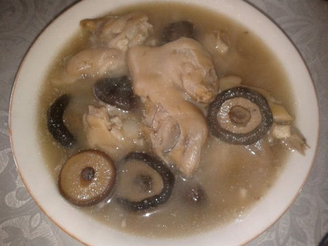 猪蹄香菇汤