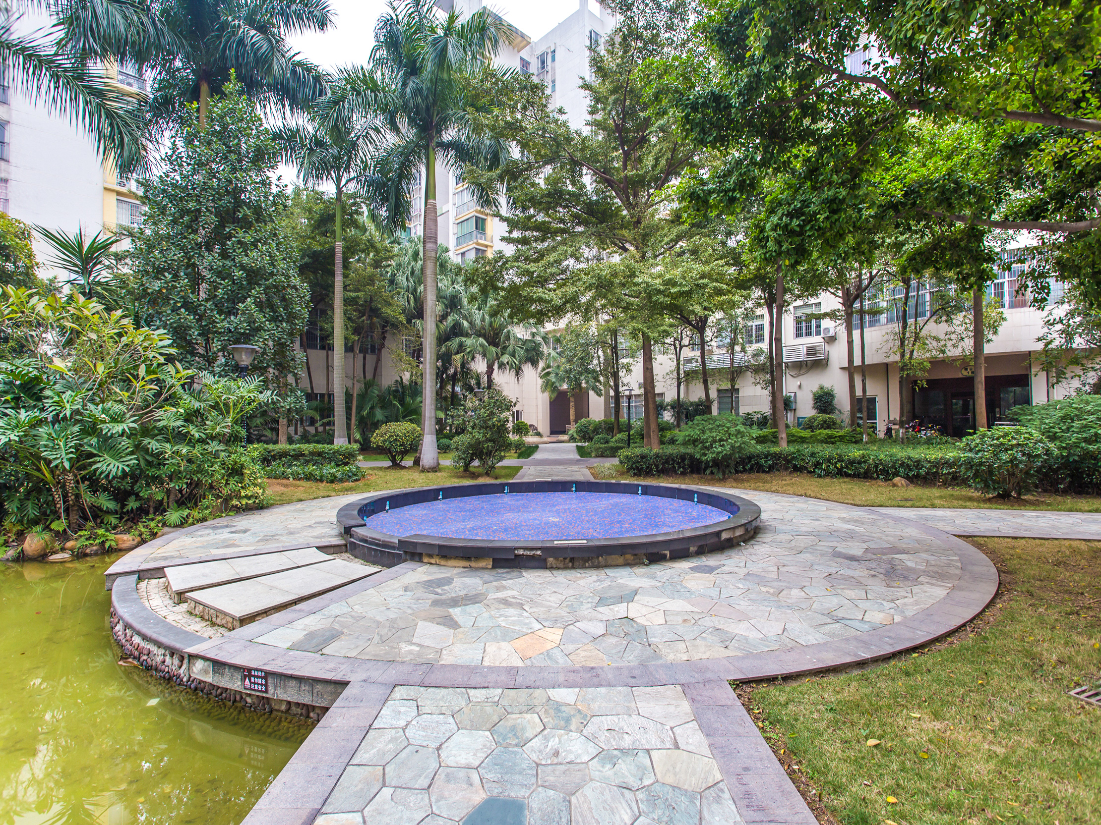  p data-id="gnwmnngeyo">云峰花园位于花都区镜湖大道2号,是由广州